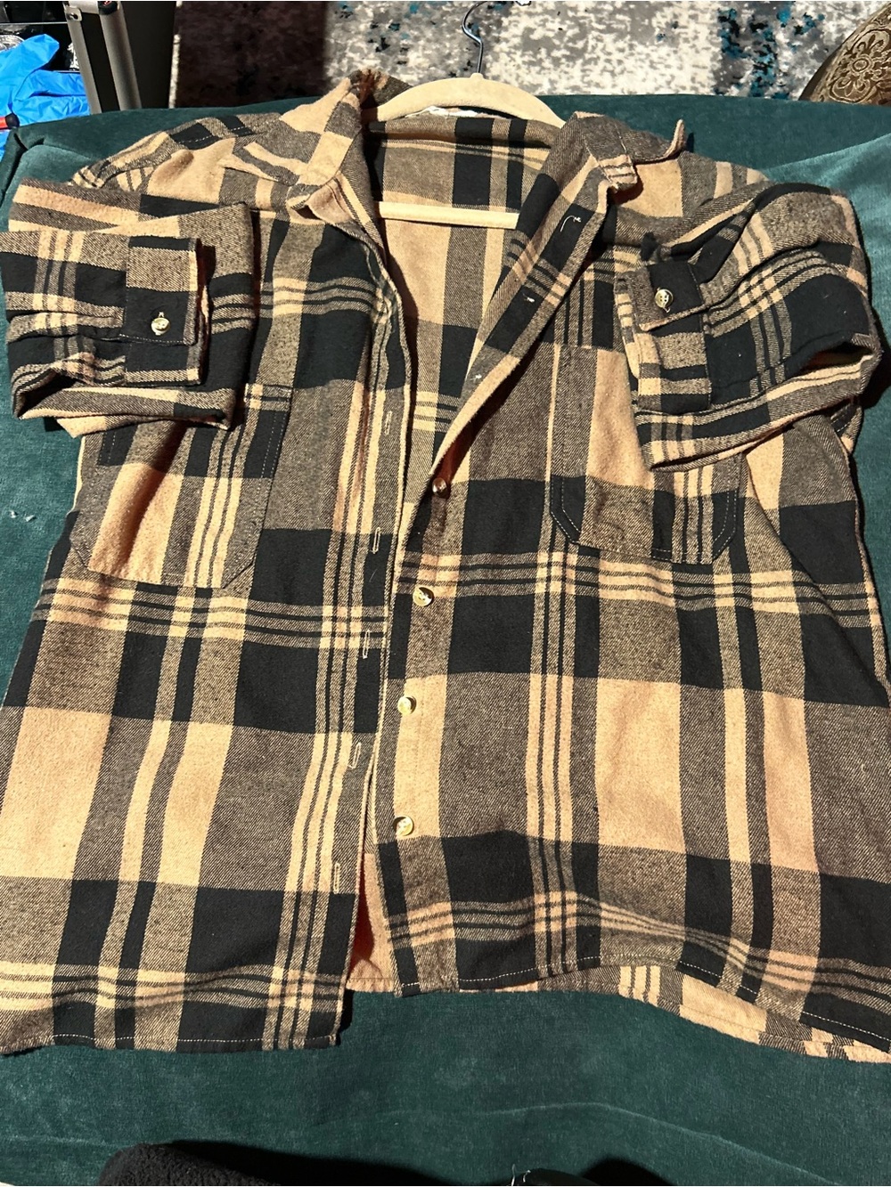La Hearts Black & Tan Plaid Short-Sleeve Button-Down Shirt